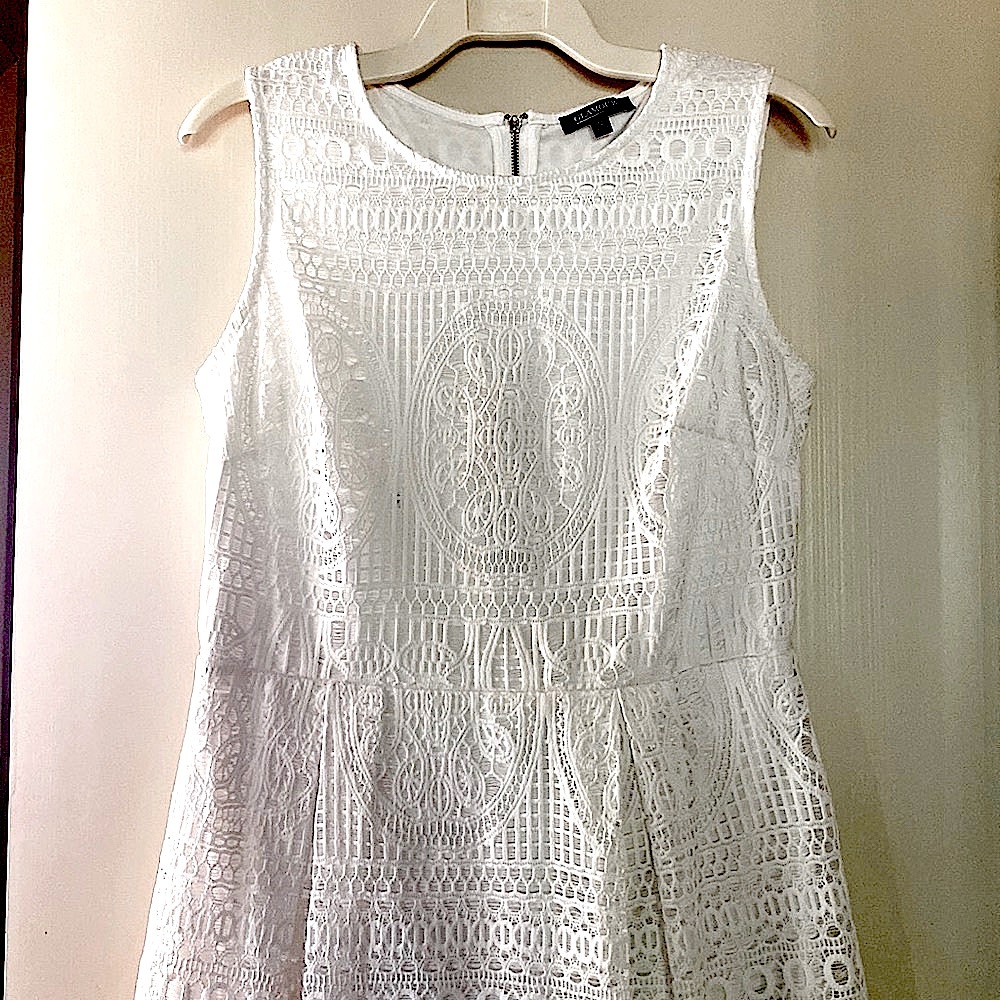 NWOT.  Crotchet design white summer Glamour short dress.